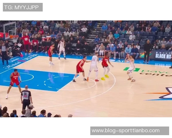 火箭备战雷霆杜兰特申京贾巴里同框训练照引发球迷热议