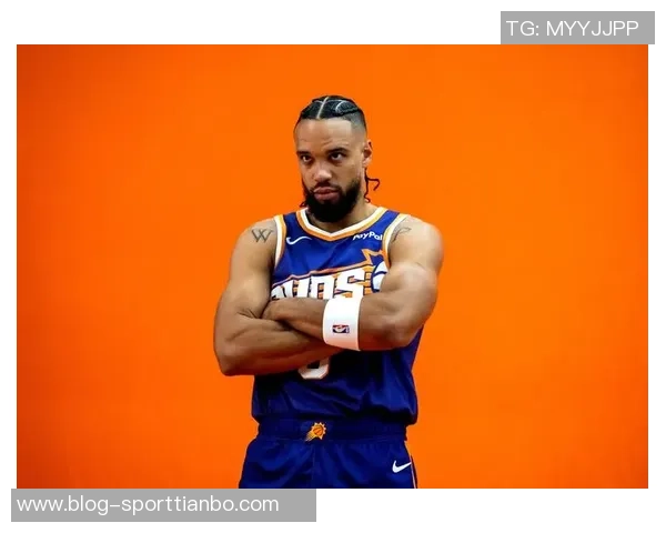 真爱无敌狄龙赛后与火箭队员亲切握手并与费尔蒂塔亲密交流