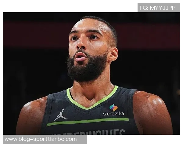 兰德尔表现平平首节手感冰凉全场贡献21分5篮板3助攻3抢断